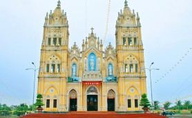 Gx. Long Châu chầu Thánh Thể