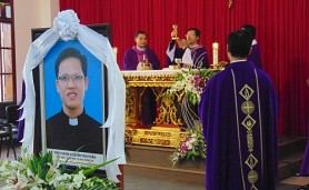 ĐCV Bùi Chu cầu nguyện cho thầy Giuse Tuấn