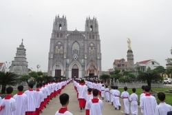 Lễ sinh Giáo phận đón nhận ơn toàn xá