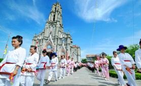 Phú Hương chầu Thánh Thể