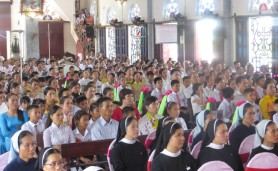 Xuân Chính ngụp lặn trong hồng ân