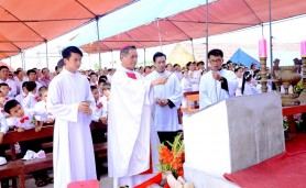 Lễ đặt viên đá xây thánh đường Thiên Lạc