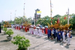 Tương Nam thay mặt giáo phận chầu Thánh Thể
