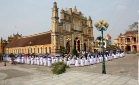 Tu viện Đaminh Trung Lao mừng Bổn mạng