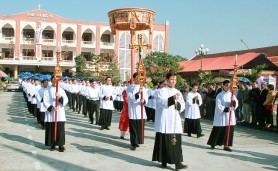 Gp Bùi Chu mừng kính Mẹ Vô Nhiễm quan thầy