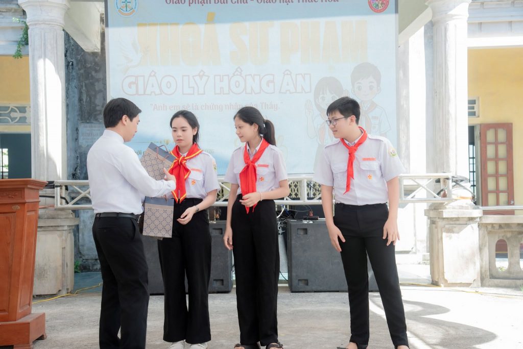 Bế giảng Khoá Sư phạm Giáo lý Hồng ân Giáo hạt Thức Hoá năm 2026