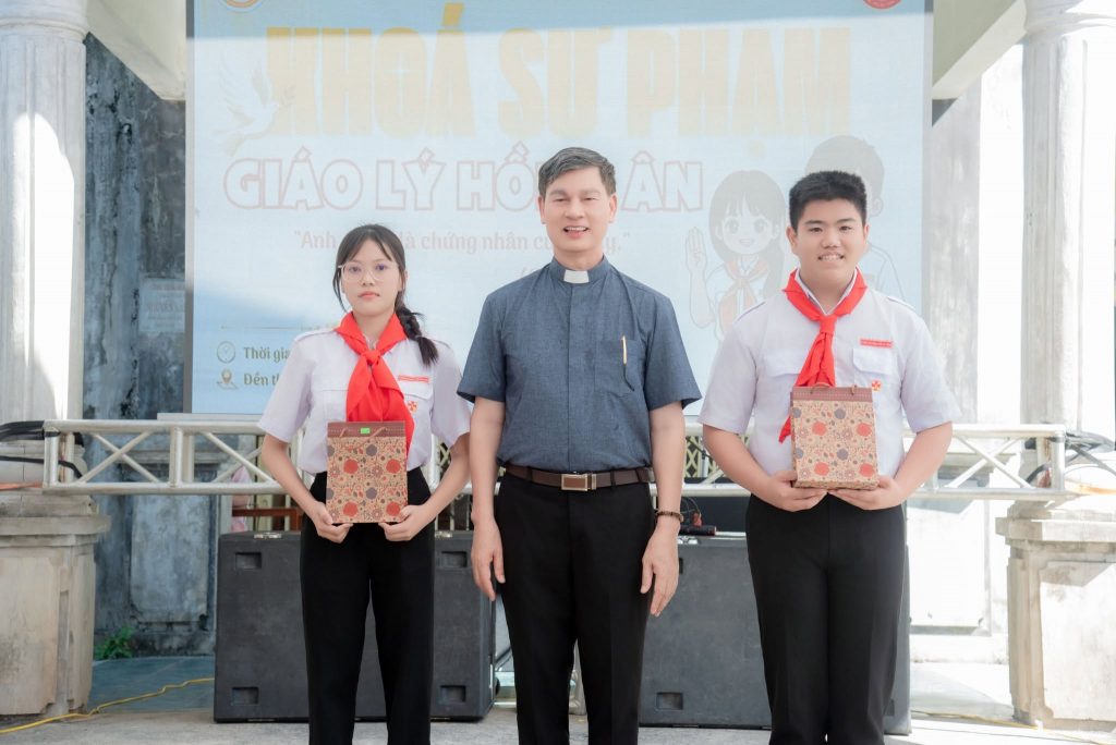 Bế giảng Khoá Sư phạm Giáo lý Hồng ân Giáo hạt Thức Hoá năm 2026