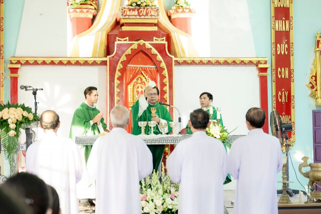 Giáo họ Đắc Sở mừng kính Thánh Gioakim Quan Thầy