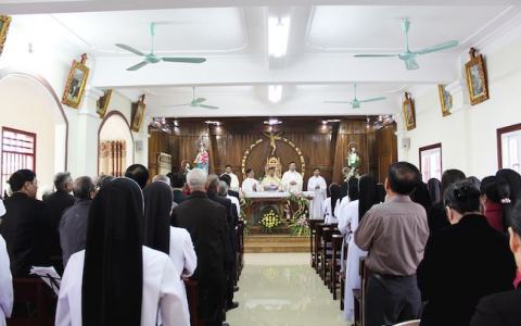 Tu viện Đa Minh Quần Phương mừng quan thầy