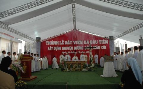 Dòng Mân Côi: Niềm vui ba trong một