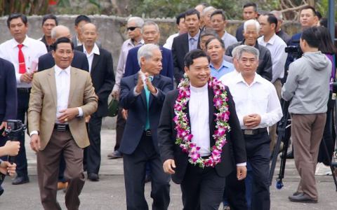 Giáo xứ An Lãng đón cha tân chính xứ