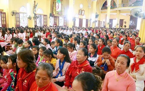Giáo xứ Thuận Thành chầu Thánh Thể