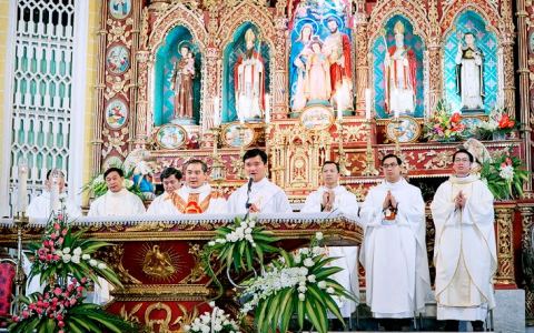 Giới trẻ Kiên Lao mừng bổn mạng