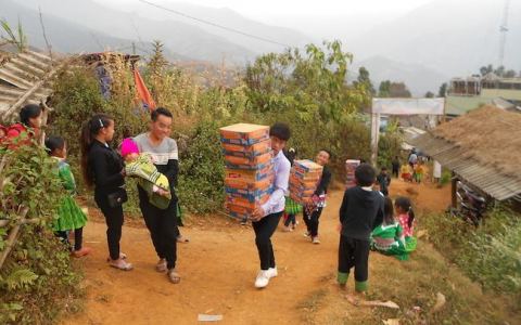 Dòng Mân Côi đem yêu thương vào bản