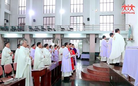 Gp. Bùi Chu: Thánh lễ Truyền Dầu quá đặc biệt!