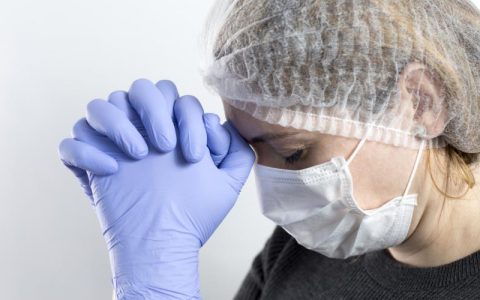 Những tia sáng hy vọng trên bầu trời u ám