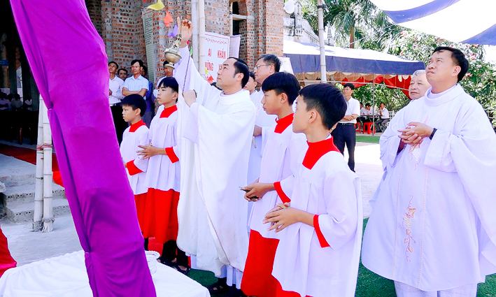 Gh. Antôn, Lã Điền mừng quan thầy và nhà thờ