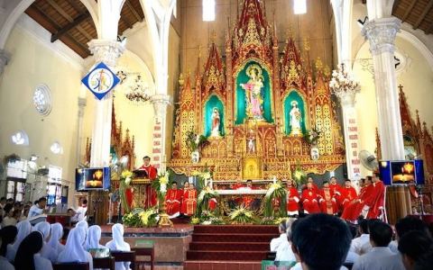 Giáo xứ Xuân Thuỷ chầu Thánh Thể