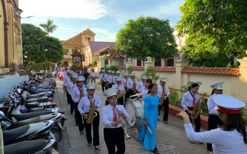 Giáo xứ An Lãng kết thúc tháng hoa