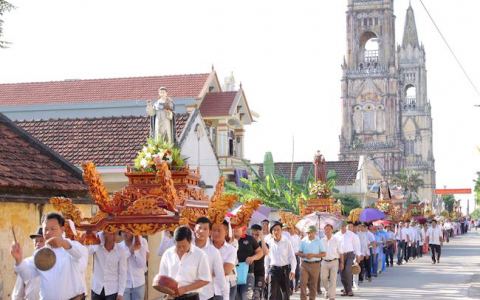 Liễu Đề rước Kỳ yên và dâng hoa kính Mẹ