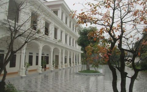 Một góc nhìn: khép lại để rồi mở ra