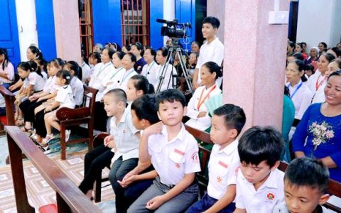 Giáo họ Gioakim Kiên Lao mừng quan thầy  