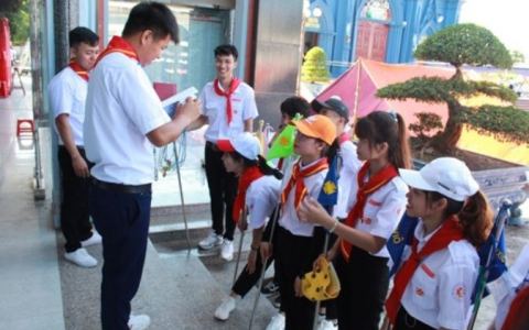 Lớn lên trong sa mạc huẩn luyện huynh trưởng
