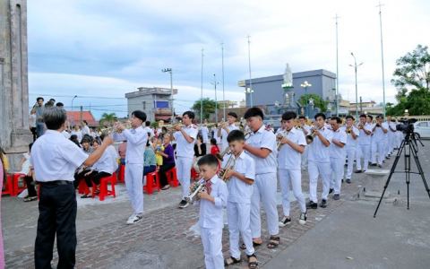 Quất Lâm: Nhạc đoàn Antôn sinh nhật tuổi 30