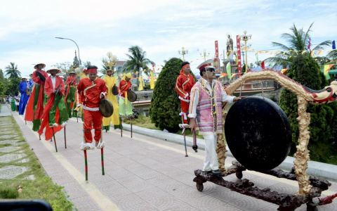 Giáo xứ Quần Vinh chầu Chúa Giê-su Thánh Thể
