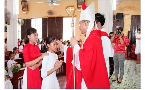 Vạn Lộc: 80 thiếu nhi lãnh nhận bí tích Thêm sức