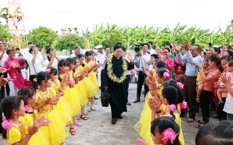Giáo xứ Tư Khẩn đón cha xứ mới