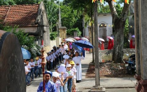 Giáo xứ Nam Lạng chầu Thánh Thể