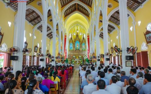 Giáo xứ Nam Hoà chầu Thánh Thể