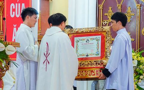 Nam Hoà nhận Sắc phong giáo xứ