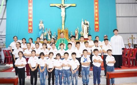 Phúc Hải: Thiếu nhi Thánh Thể rước lễ lần đầu