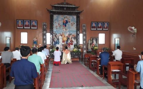 Quý cha giáo hạt Quần Phương tĩnh tâm