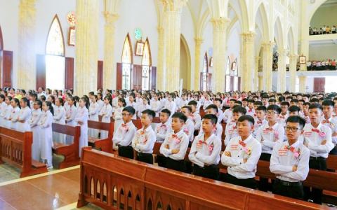 Đại Đồng mừng công thánh đường ấn tượng
