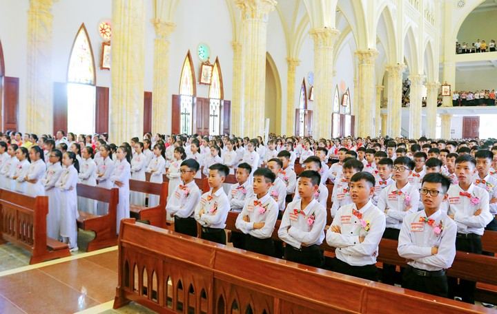Đại Đồng mừng công thánh đường ấn tượng