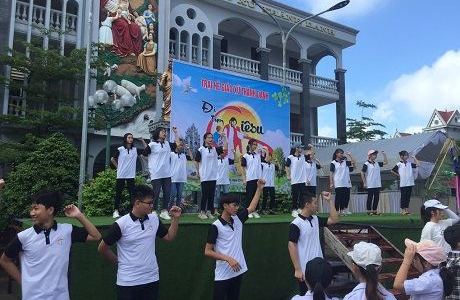 Thiếu nhi Thánh Danh vui trại hè