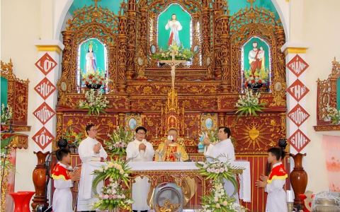 Giáo họ Nhân Hậu (Liễu Đề) mừng kính quan thầy