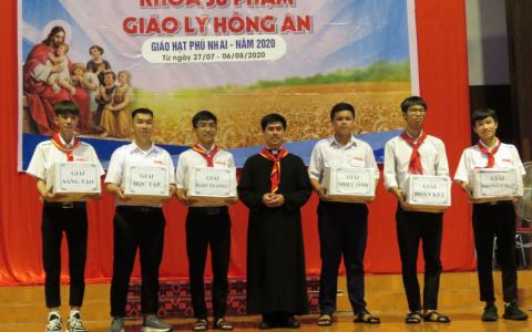 Giáo hạt Phú Nhai: 185 Giáo lý viên lên đường