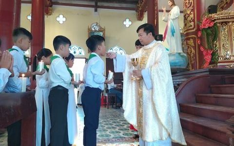 Tang Điền: 28 thiếu nhi được rước lễ lần đầu