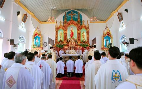 Cha Giuse Trịnh Văn Cung, MF dâng lễ mở tay