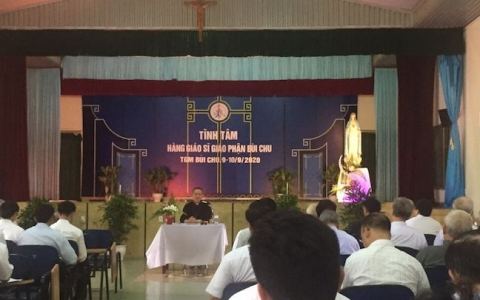 Linh mục đoàn Bùi Chu tĩnh tâm năm tháng 09