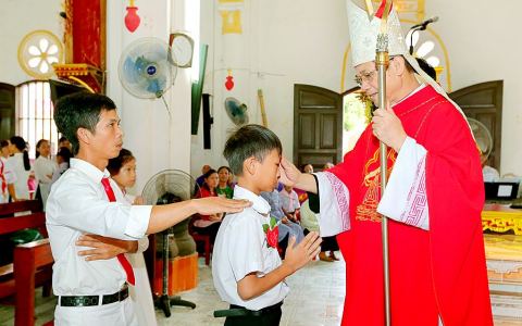 Gx.An Bài: 131 thiếu nhi chịu bí tích Thêm sức
