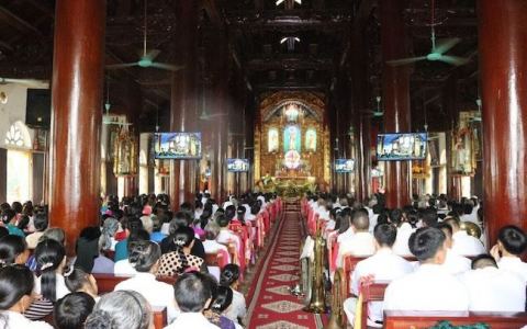 Giáo xứ Lạc Thành chầu Thánh Thể