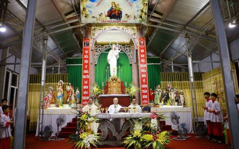 Giáo xứ Trung Lao mừng lễ các thánh