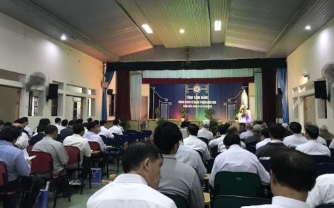 Linh mục đoàn Bùi Chu khai mạc tuần tĩnh tâm