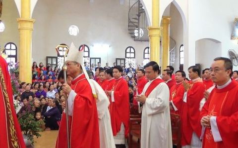Gx. Quần Phương mừng lễ các thánh Tử đạo VN