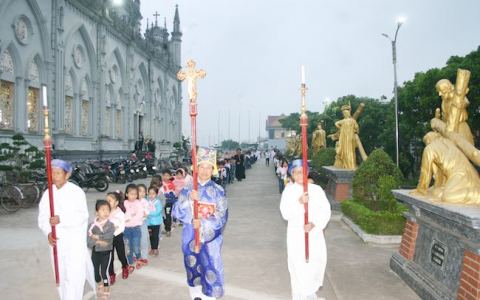 Du Hiếu: Nhạc đoàn Dũng Lạc mừng lễ quan thầy 